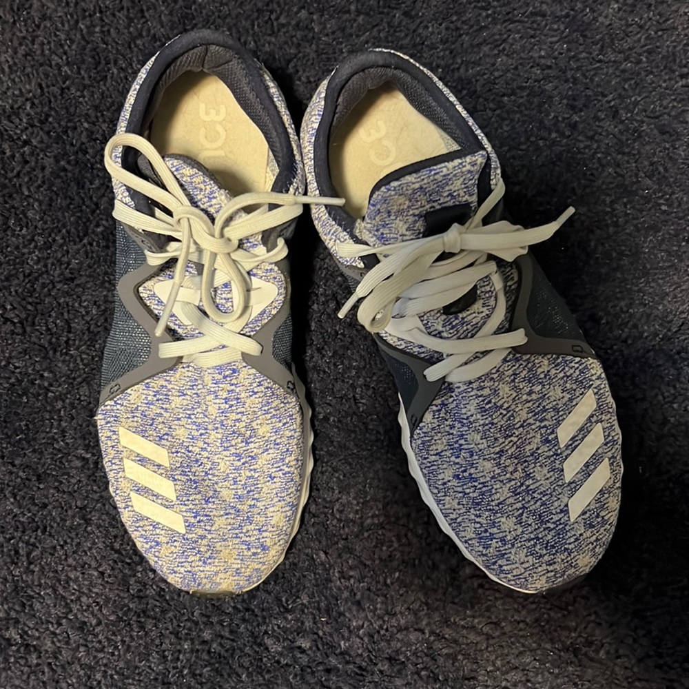 Women’s blue/gray Adidas bounce edge lux sneakers 9.5